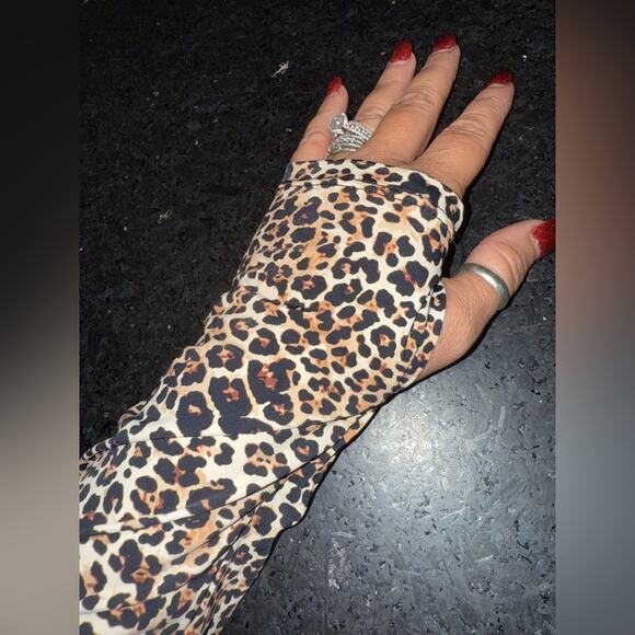 NEW BETSEY JOHNSON Leopard Print
LONG SLEEVE SCUBA ZIP UP 1 PIECE SWIMSUIT SZ L - Picture 5 of 9